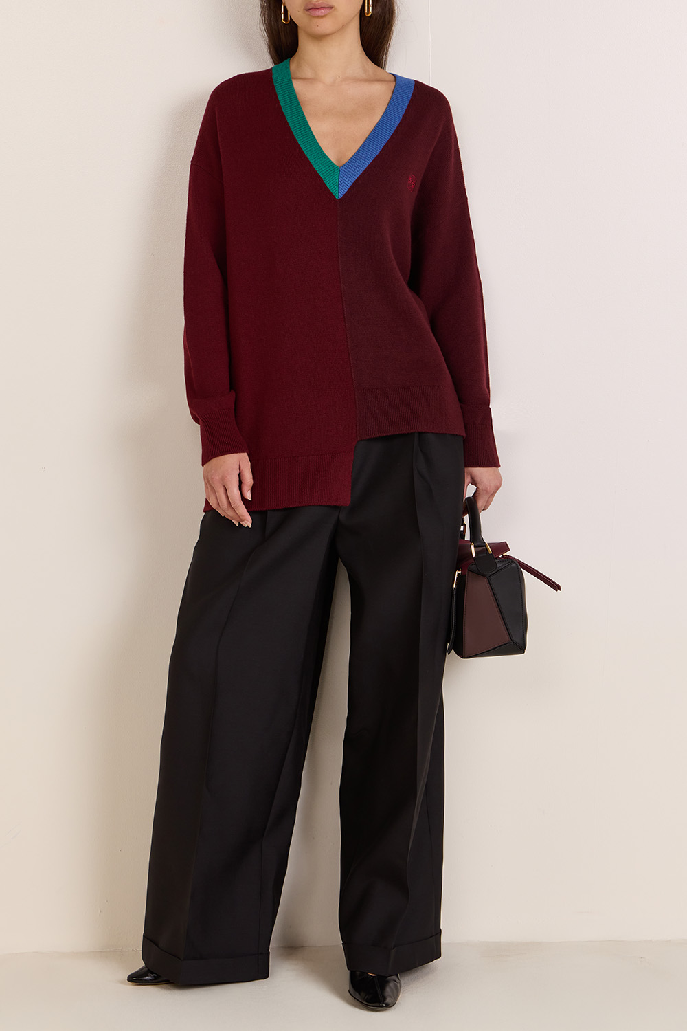 תמונת כל הלוק של מכנסיים מחוייטים